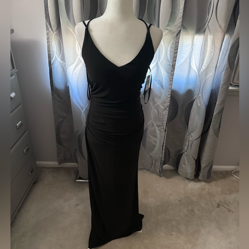 Laundry by Shelli Segal gown
